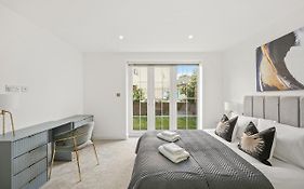 Drake House Apt 3 In Staines - Free Parking - Heathrow - Thorpe Park